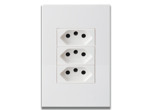 4 x 2 Unswitched Socket