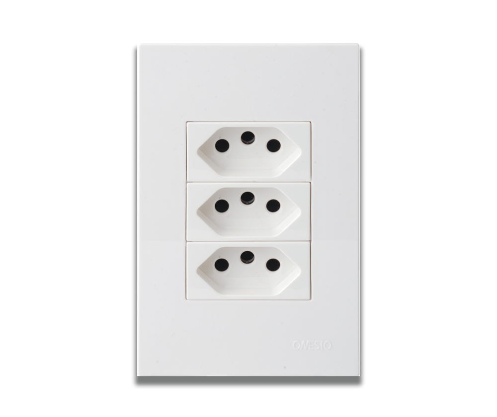 4 x 2 Unswitched Socket