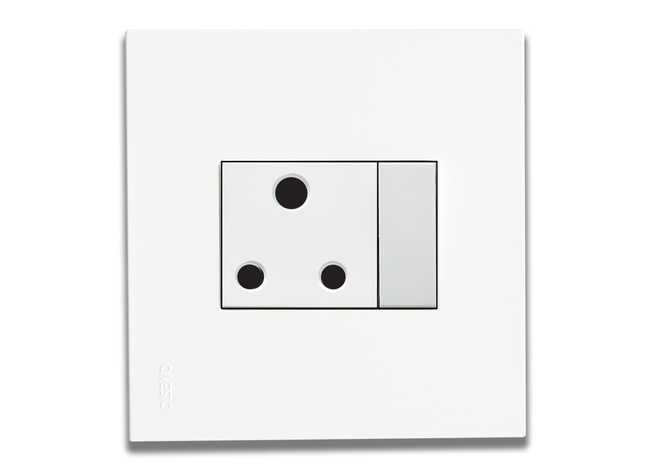 4 x 4 16A Single Switched Socket Outlet - Horizontal