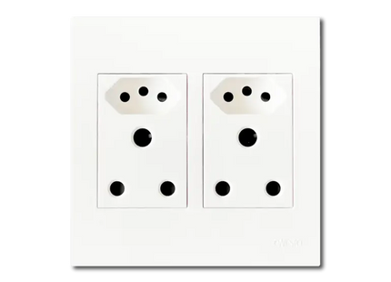 4 x 4 Unswitched Socket