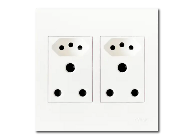 4 x 4 Unswitched Socket