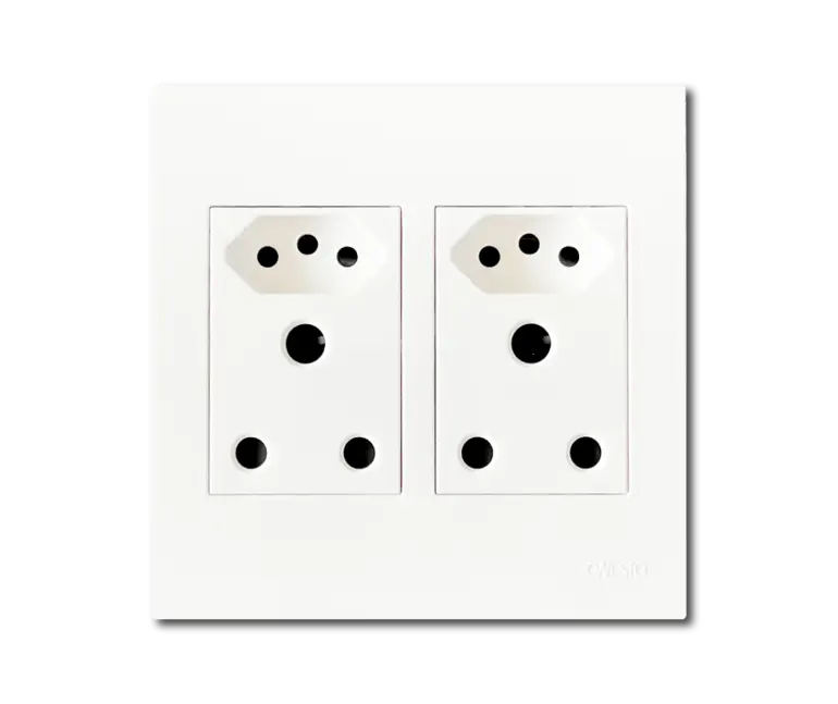 4 x 4 Unswitched Socket