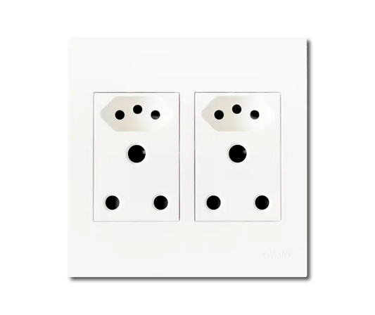 4 x 4 Unswitched Socket