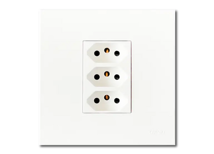 4 x 4 Unswitched Socket