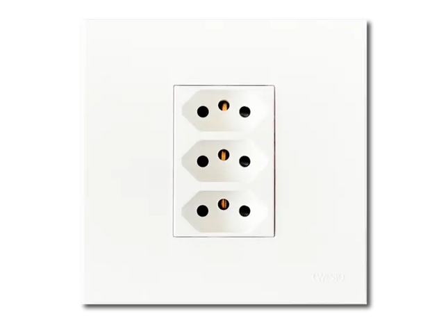 4 x 4 Unswitched Socket