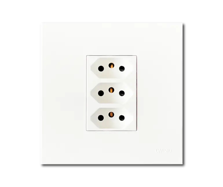 4 x 4 Unswitched Socket