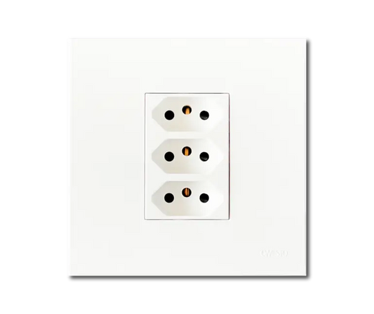 4 x 4 Unswitched Socket