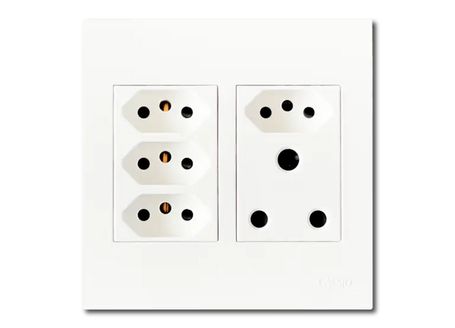 4 x 4 Unswitched Socket