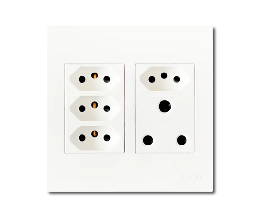 4 x 4 Unswitched Socket