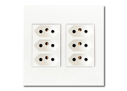 4 x 4 Unswitched Socket