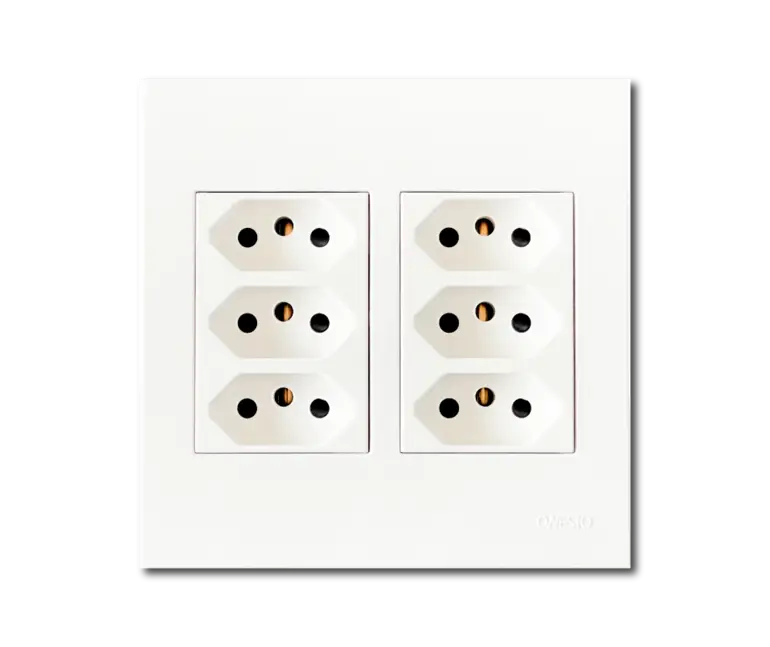 4 x 4 Unswitched Socket