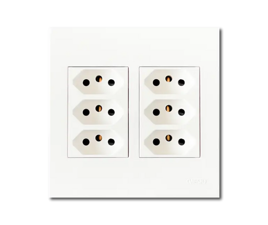 4 x 4 Unswitched Socket