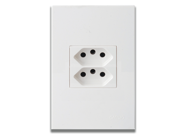4 x 2 Unswitched Socket