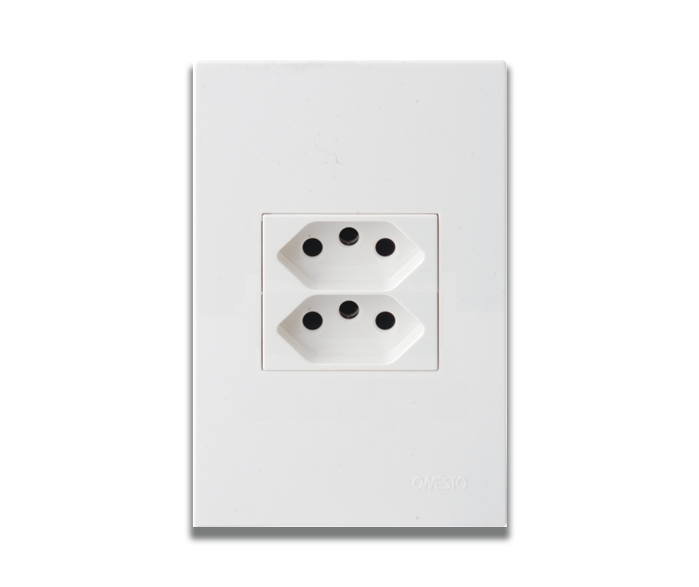 4 x 2 Unswitched Socket